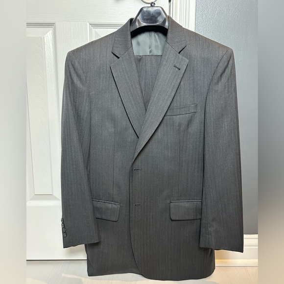 Grey suit. 41Reg 35 waist. Pants have cuffs - Picture 1 of 5
